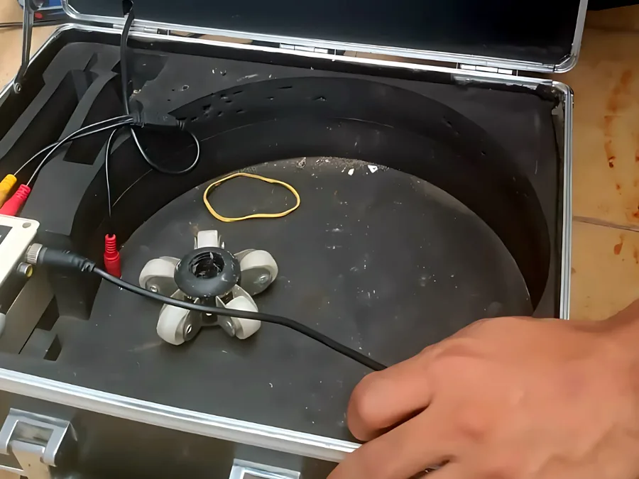 Equipamento de detecção usado no caça vazamento